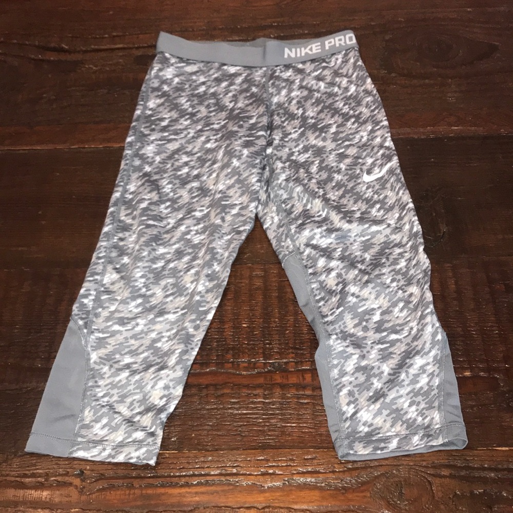 Nike pro crop leggings